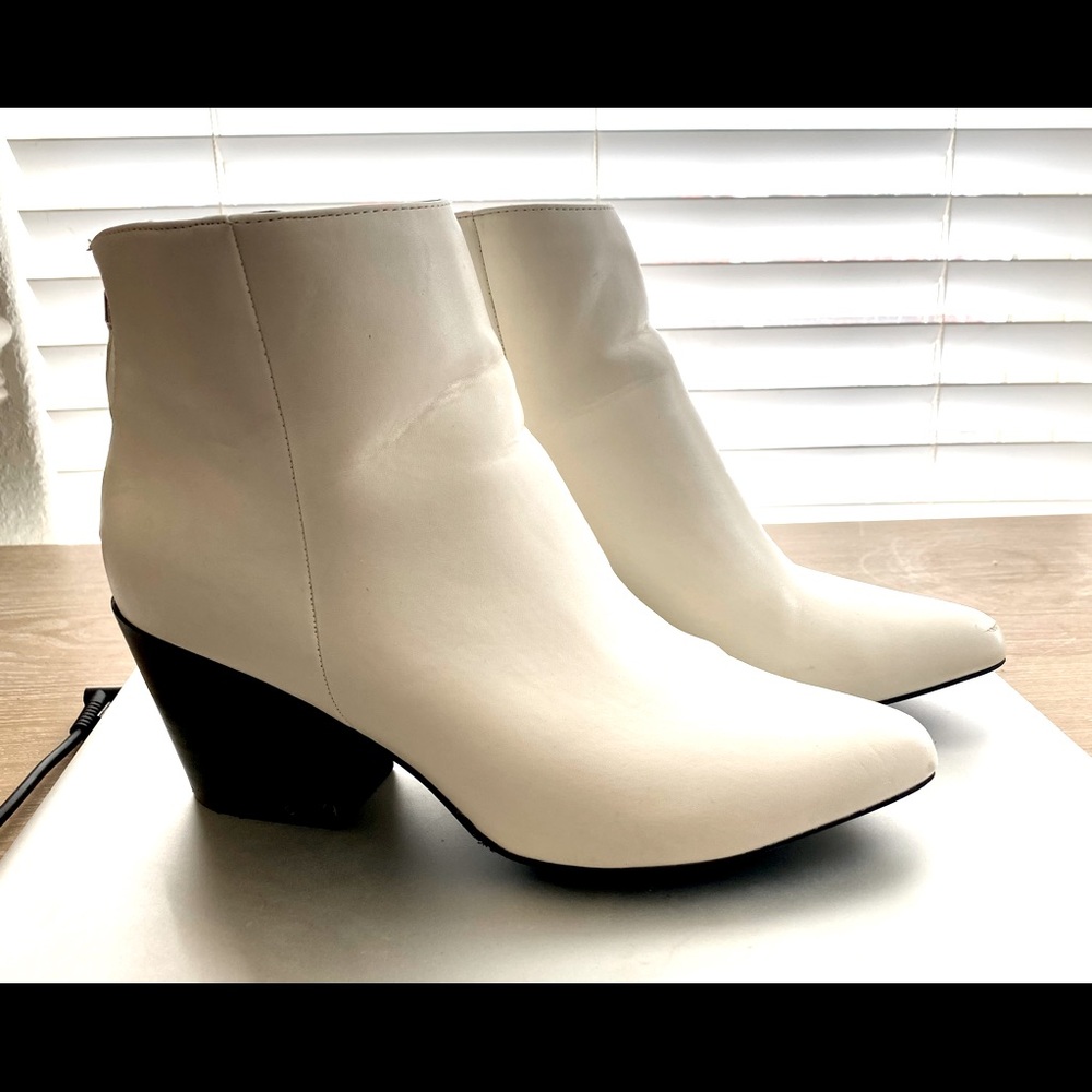 White Boots from Lulus! Worn once! Size 8